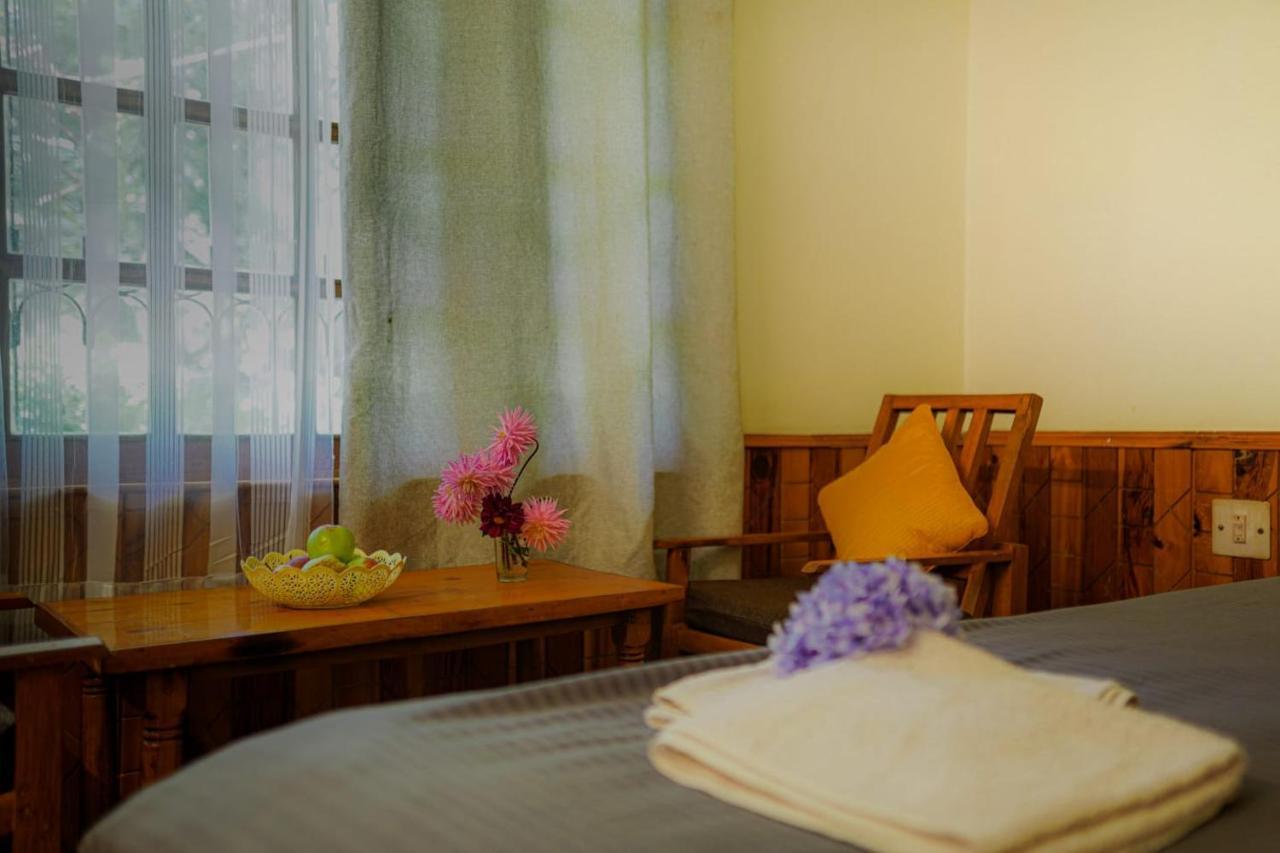 Mars Monkey Hostel & Cafe Manāli Екстериор снимка