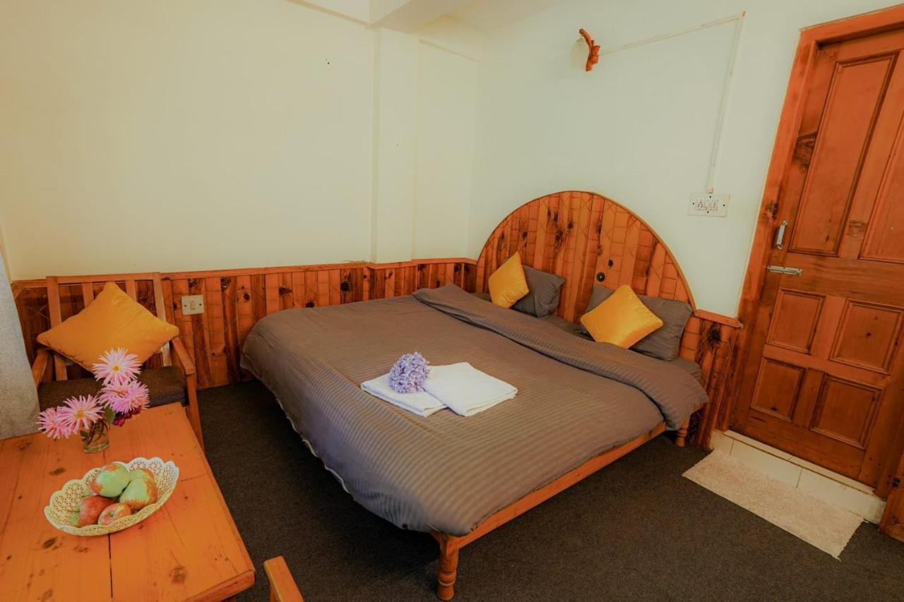 Mars Monkey Hostel & Cafe Manāli Екстериор снимка