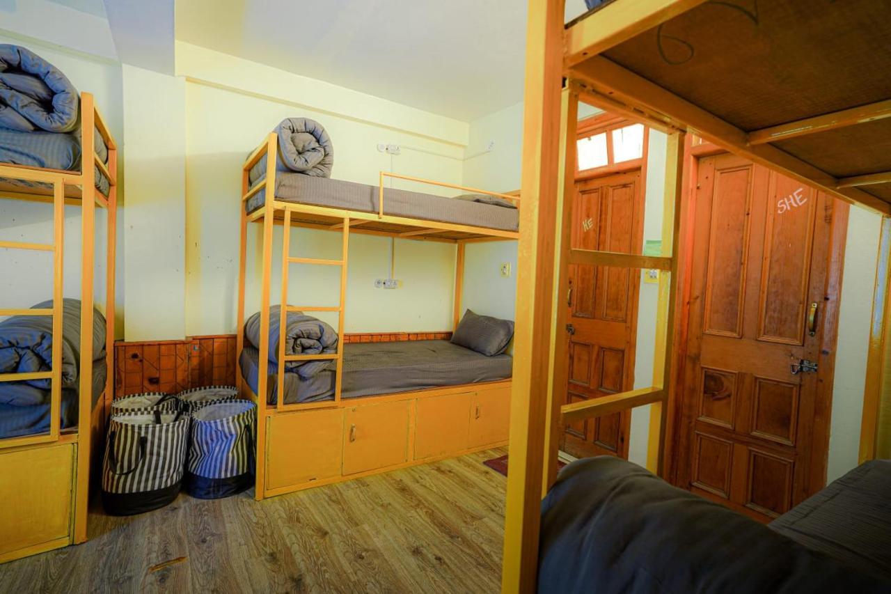 Mars Monkey Hostel & Cafe Manāli Екстериор снимка