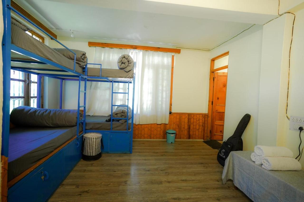 Mars Monkey Hostel & Cafe Manāli Екстериор снимка