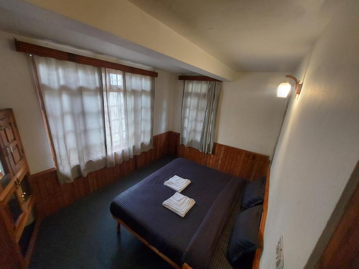 Mars Monkey Hostel & Cafe Manāli Екстериор снимка