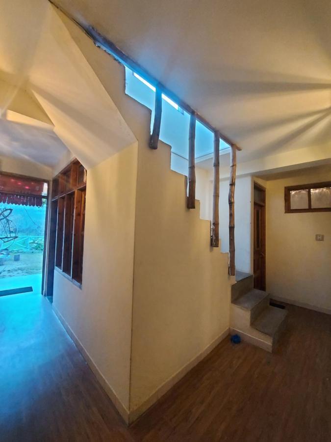 Mars Monkey Hostel & Cafe Manāli Екстериор снимка