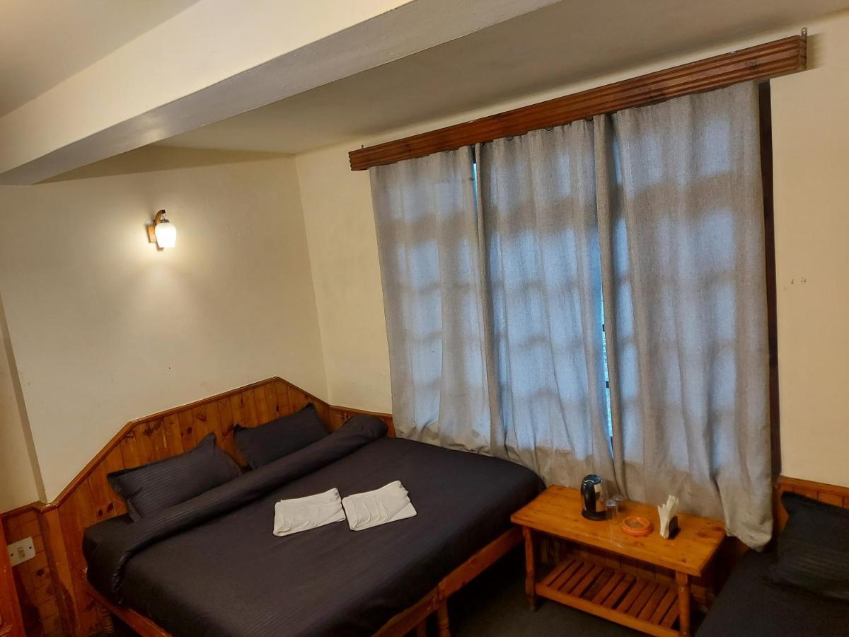 Mars Monkey Hostel & Cafe Manāli Екстериор снимка