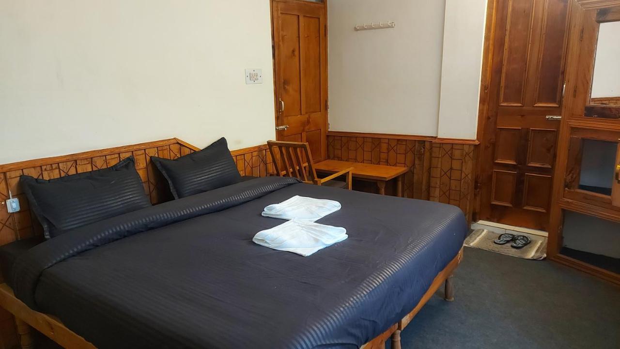 Mars Monkey Hostel & Cafe Manāli Екстериор снимка