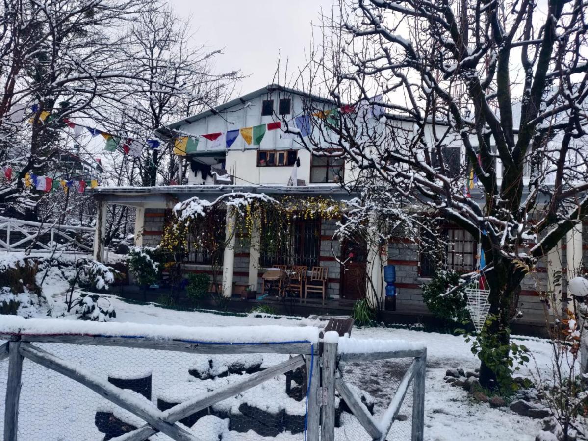 Mars Monkey Hostel & Cafe Manāli Екстериор снимка
