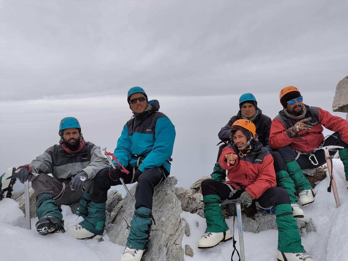 Mars Monkey Hostel & Cafe Manāli Екстериор снимка