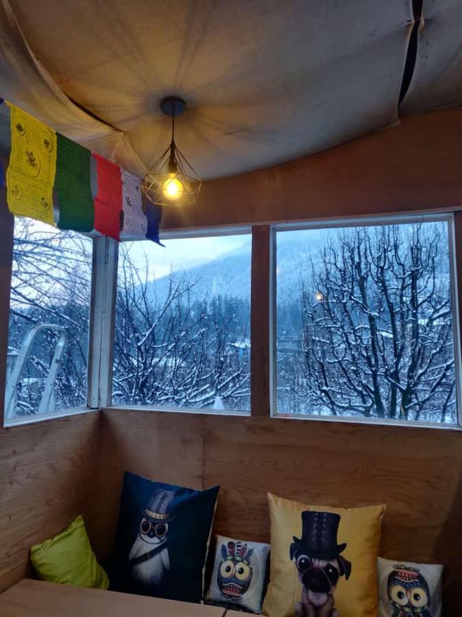 Mars Monkey Hostel & Cafe Manāli Екстериор снимка
