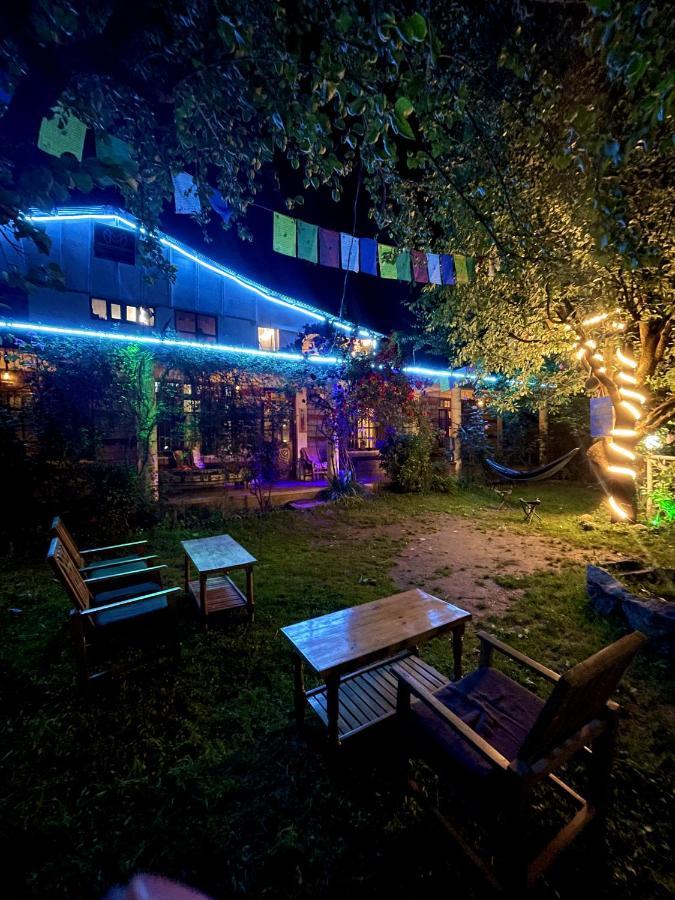 Mars Monkey Hostel & Cafe Manāli Екстериор снимка